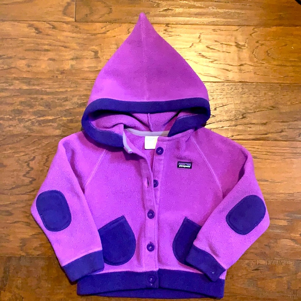 Patagonia toddler girls swirly top fleece jacket!  So adorable. 💜